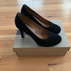 Clark’s Delsie black suede platform heels 6.5